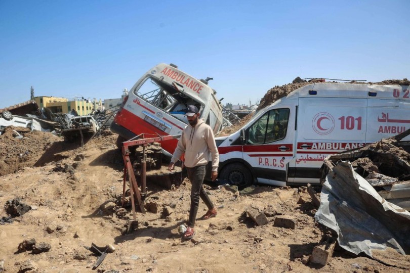 مسؤول إسرائيلي يهاجم وزيرا بريطانيا بسبب مطالبته بالتحقيق في مقتل المسعفين الفلسطينيين