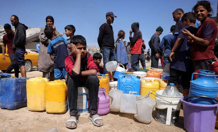 مهمة “شبه مستحيلة”.. حصول الفلسطيني في غزة على مياه آمنة للشرب