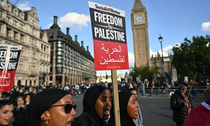 مسلمو بريطانيا يطالبون بوقف مبيعات الأسلحة لإسرائيل والاعتراف بفلسطين