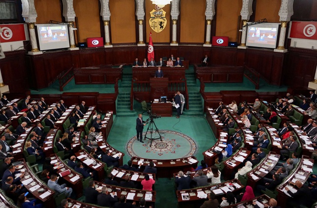 أعضاء البرلمان التونسي يشكون “التهميش الحكومي”