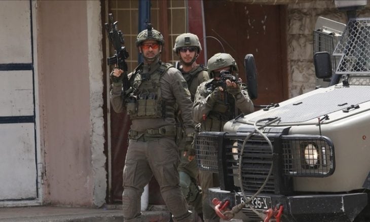 الضفة.. مستوطنون إسرائيليون يعتدون على فلسطينيين وممتلكاتهم