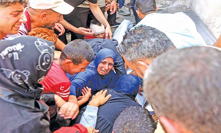 غزة: محرقة إسرائيلية في مدرسة… وآمال الهدنة ترتفع