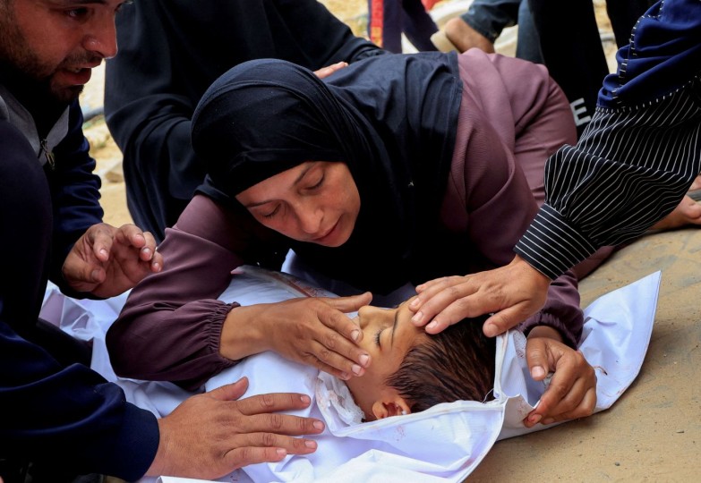 قيادي بحماس ينفي وجود صفقة للإفراج عن أسرى ويؤكد التمسك بوقف دائم لإطلاق النار