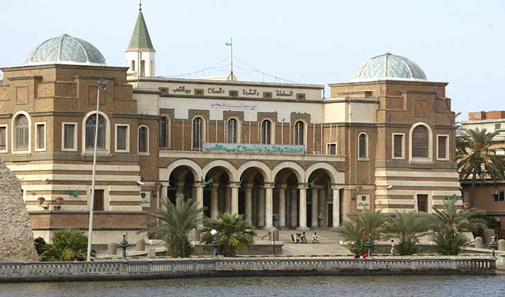 البنك المركزي الليبي يسحب من التداول ثلاث فئات نقدية على بعضها صورة القذافي