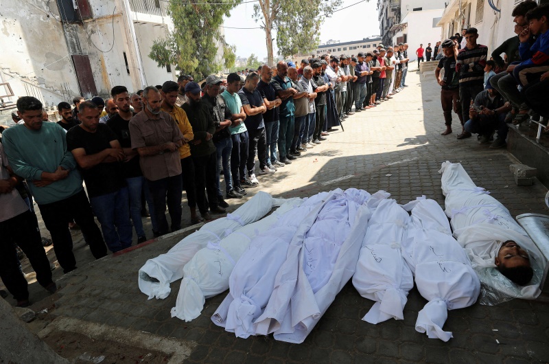 استشهاد 12 فلسطينيا بنيران إسرائيلية في غزة