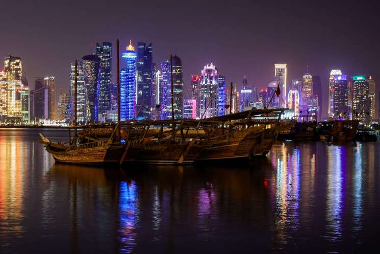 بعد إغلاقه لساعات.. قطر تعيد فتح مجالها الجوي