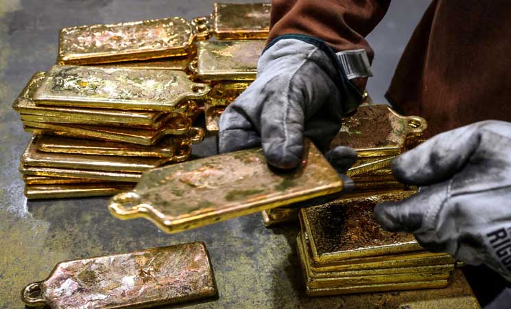الذهب يستقر مع تزايد التفاؤل قبيل محادثات التجارة بين أمريكا والصين