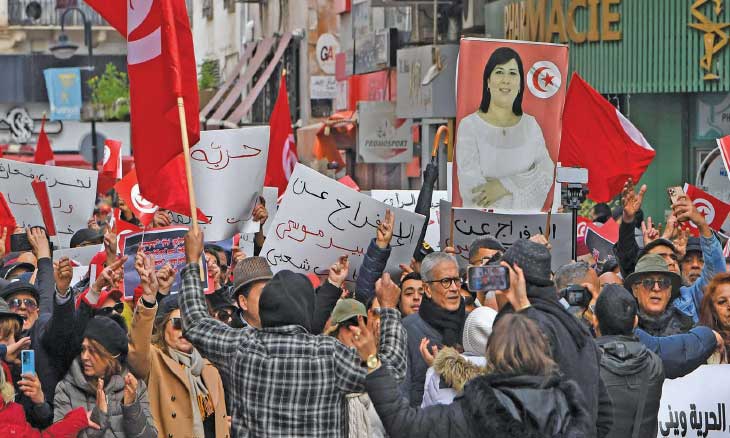 بعد نقل رئيسة الحزب الدستوري عبير موسي لسجن آخر… تواصل الجدل في تونس حول المحاكمات السياسية في ظل أزمة مستفحلة