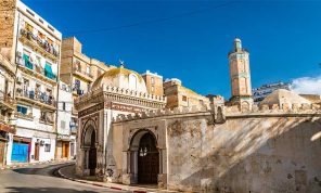عشوائيات الحياة الدينية في الجزائر