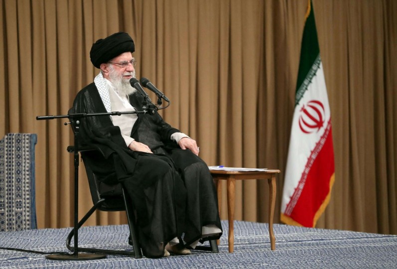 من “نعل وقماش الخميني” إلى صواريخ خامنئي: الموريتانيون بين التعاطف الجانح والولع بتبني الأسماء