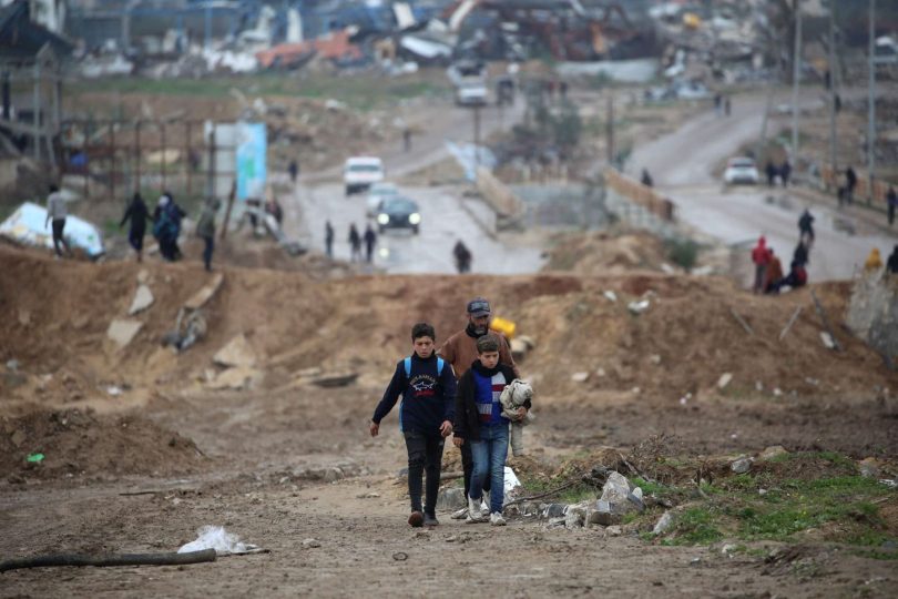 جيش الاحتلال ينذر الفلسطينيين بإخلاء 18 حيا شمال قطاع غزة