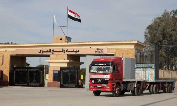 إعلام عبري: حماس طالبت بإعادة فتح معبر رفح أمام حركة الفلسطينيين