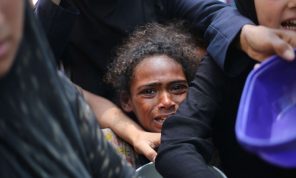 صحف بريطانية: مراكز توزيع الطعام في غزة ليست مجرد فخاخ للقتل بل ذريعة لتبرير المجاعة