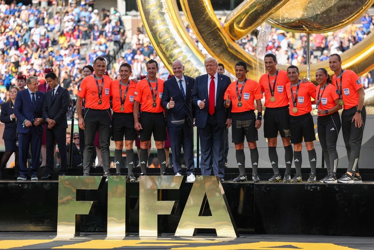 الرئيس ترامب يحتفل مع تشيلسي بكأس العالم للأندية