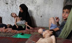 غزة على حافة الكارثة.. وفيات الجوع تتزايد وتحذيرات من موت جماعي يهدد الأطفال