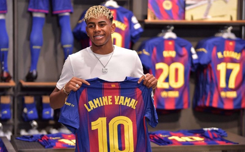 لامين يامال أفضل لاعب في العالم في استفتاء صحيفة “ماركا”