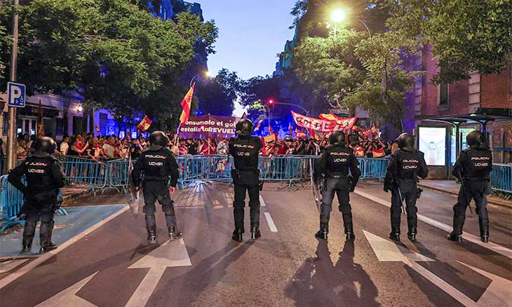 في استغلال لحادث ارتكبه قاصرون… جماعات اليمين المتطرف تلاحق الجالية المغربية في توري باتشيكو الإسبانية