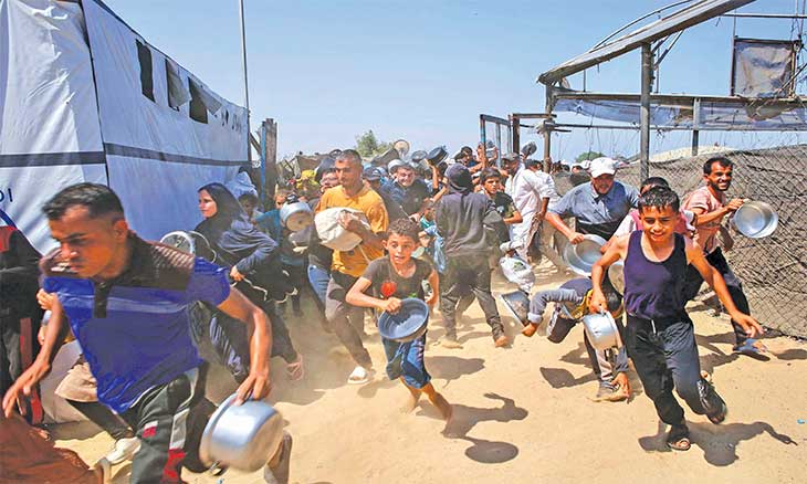 التجويع يفتك بالفلسطينيين في غزة… وأوروبا تلوّح بـ«إجراءات»