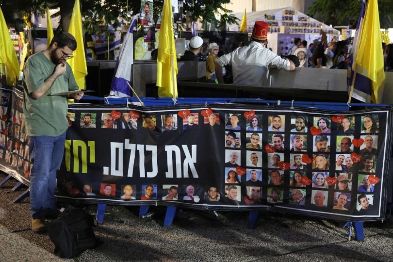 أهالي “المخطوفين”: لماذا لا يكونوا جميعاً بصفقة دفعة واحدة؟