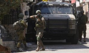 جيش الاحتلال الإسرائيلي يقتحم مناطق بالضفة ويعتدي على فلسطينيين