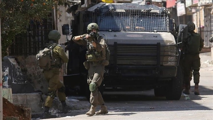 جيش الاحتلال الإسرائيلي يقتحم مناطق بالضفة ويعتدي على فلسطينيين