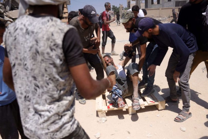 الكاتب الإسرائيلي ديفيد غروسمان: ما يحدث في غزة “إبادة جماعية”