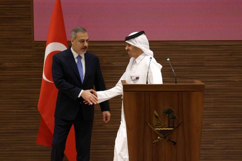 فيدان يبحث مع نظيره القطري مساعي وقف النار بغزة