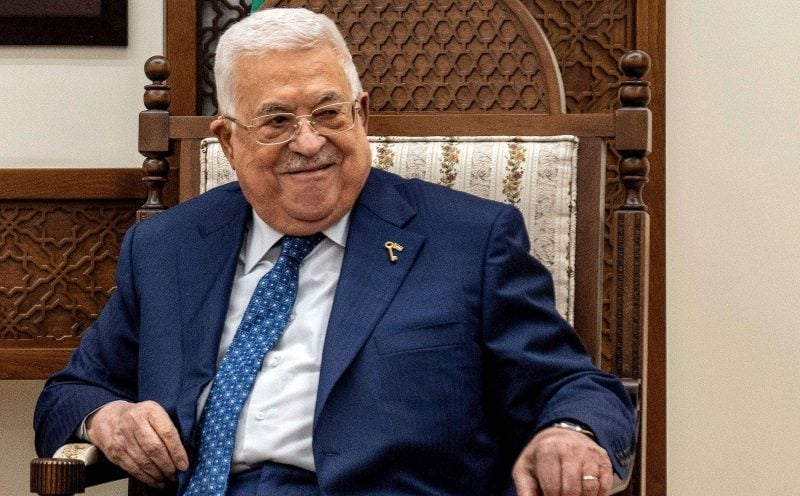 ماذا يعني تشكيل عباس لجنة صياغة دستور دولة فلسطين؟