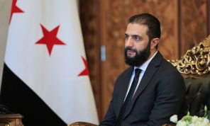 الشرع عقب تظاهرة رُفعت فيها الأعلام الإسرائيلية: التقسيم مستحيل.. وتوحيد سوريا يجب ألا يكون بالدماء والقوة العسكرية