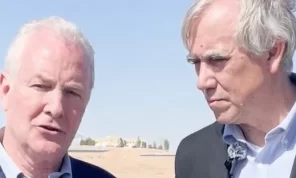 منظمة أمريكية تدعو الكونغرس للتحرك بعد منع سيناتورين من دخول غزة- (فيديوهات)