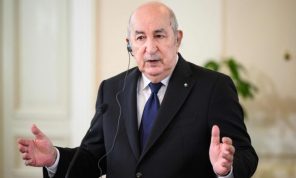 رئيس الجزائر يرجح زيادات في رواتب الموظفين ومعاشات المتقاعدين