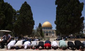 إسرائيل تمنع خطيب المسجد الأقصى من دخوله أسبوعا 