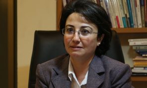 الشرطة الإسرائيلية تعتقل البرلمانية السابقة حنين زعبي بتهمة “التحريض”