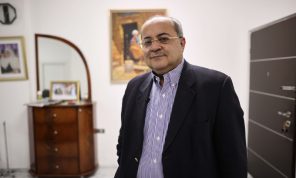 والد رئيس الشاباك الحاخام زيني يصدر “ما يشبه الفتوى” بقتل النائب أحمد الطيبي