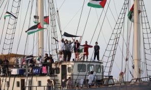 ثاني مرة في أسبوع.. طائرات عسكرية تحلق فوق سفن أسطول الصمود- (فيديو)