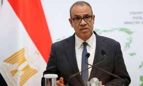 وزير الخارجية المصري: وصف تهجير الفلسطينيين بأنه طوعي “هراء”.. ولازاريني يقول إن إسرائيل تجاوزت كل الخطوط الحمراء