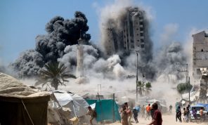 واشنطن بوست: العالم منشغل بالدولة الفلسطينية وإسرائيل تُعمِل الهدم في غزة.. محاولات قاصرة ولكنها تؤكد حق تقرير المصير الفلسطيني