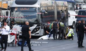 مقتل 6 إسرائيليين في عملية إطلاق نار في القدس المحتلة واستشهاد المنفذيْن- (صور وفيديو)