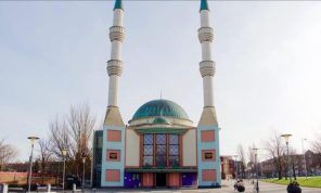 9 مساجد في هولندا تتلقى رسائل كراهية ملطخة بالدم