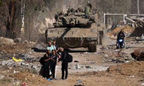 إسرائيل تقتل 5 فلسطينيين وتواصل قصف غزة