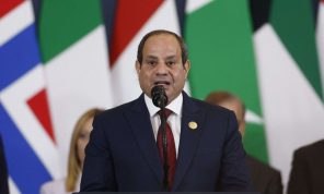 السيسي : الدولة المصرية ملتزمة بصون حرية العبادة والعقيدة