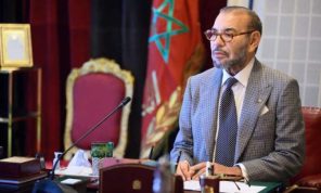 العاهل المغربي يطلق مشاورات مع الأحزاب حول “الحكم الذاتي” في الصحراء