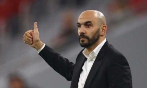 الركراكي يستقر على بديل حكيمي ويتغنى بالأسد الجديد