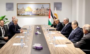 نائب الرئيس الفلسطيني يجري مباحثات مع بلير ومسؤول أمريكي حول غزة والضفة بعد قرار مجلس الأمن