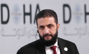 لوموند: سوريا بعد الأسد.. تحوّل غير مكتمل لأحمد الشرع.. الإسلامي المتمرّد الذي أصبح رئيساً