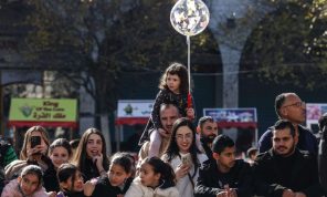 نيويورك تايمز: عيد الميلاد عاد إلى بيت لحم.. لكن السلام والفرح ما زالا بعيدين