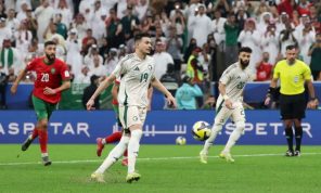 مدرب السعودية يكشف تفاصيل حديثه الغاضب مع الحمدان بعد إهدار ضربة جزاء أمام المغرب