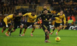 مانشستر يونايتد يعمق جراح ولفرهامبتون في الدوري الإنكليزي