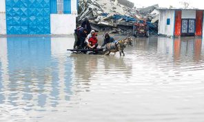 غزة تغرق بمياه بايرون ويشمت الإسرائيليون بعذاب الفلسطينيين ويؤخر ترامب المواعيد ويحرف العالم نظره بعيدا