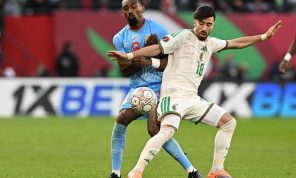 اللاعب الجزائري عمورة ينفي نيته الإساءة لمناصر كونغولي وما يمثله من رمزية.. وجزائريون يستعيدون قصة الزعيم لومومبا وتشومبي- (فيديو)